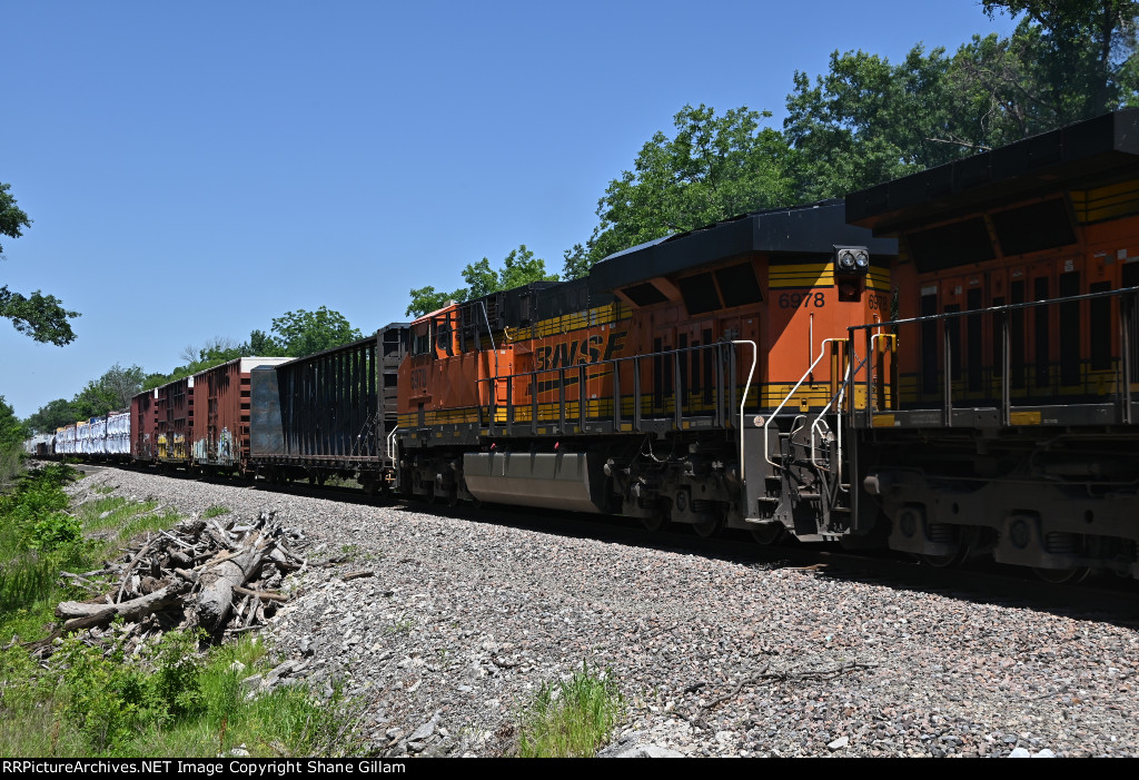 BNSF 6978 Roster shot